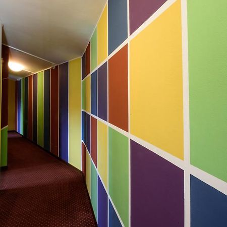 Colors Hostel Toscolano Maderno Exteriör bild
